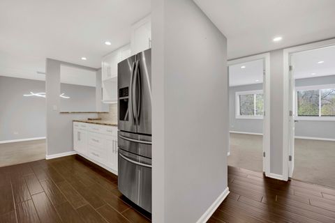 Tiny photo for 650 Murray Lane #203, Des Plaines, IL 60016 (MLS # 12618670)