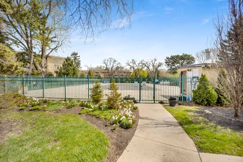 Tiny photo for 650 Murray Lane #203, Des Plaines, IL 60016 (MLS # 12618670)