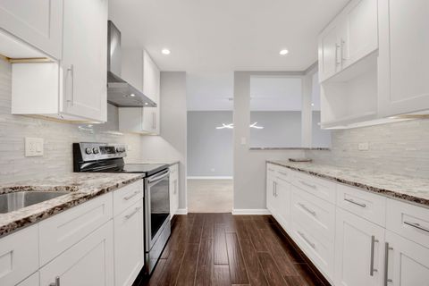 Tiny photo for 650 Murray Lane #203, Des Plaines, IL 60016 (MLS # 12618670)