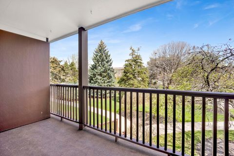 Tiny photo for 650 Murray Lane #203, Des Plaines, IL 60016 (MLS # 12618670)