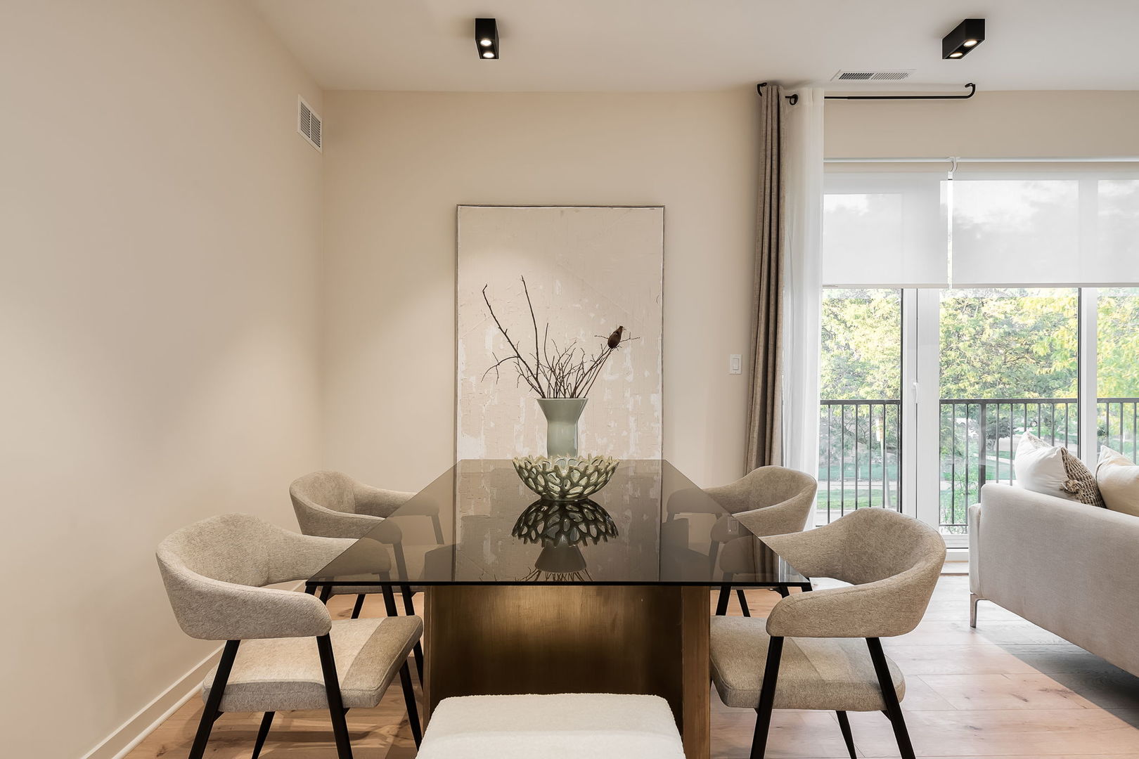 8031 W Belmont Avenue 201