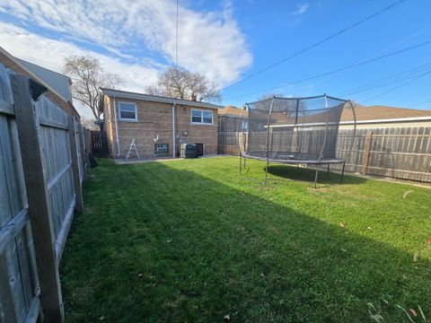 Tiny photo for 8955 S Cornell Avenue, Chicago, IL 60617 (MLS # 12517974)