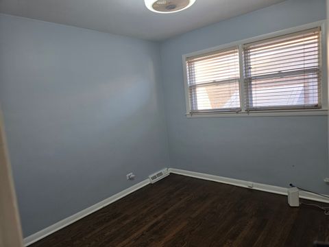 Tiny photo for 8955 S Cornell Avenue, Chicago, IL 60617 (MLS # 12517974)