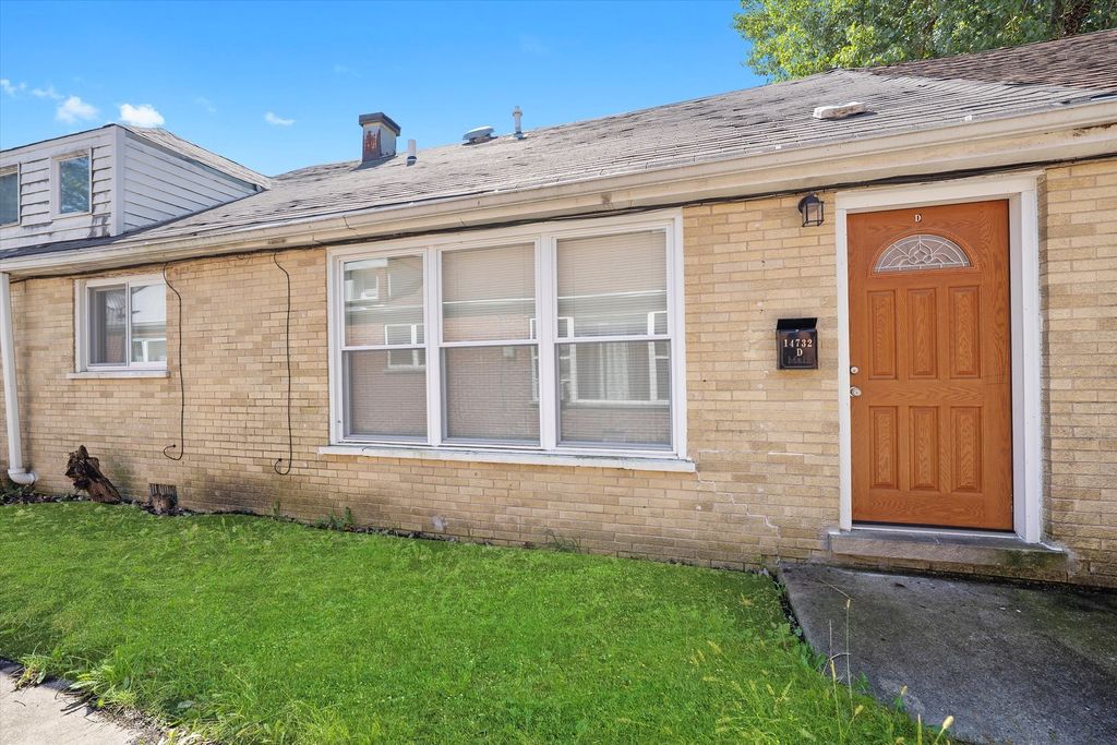 Photo for 14732 Turner Avenue #D, Midlothian, IL 60445 (MLS # 12460513)