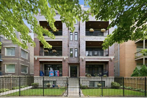 Photo of 6613 S KIMBARK Avenue #2, Chicago, IL 60637 (MLS # 12730787)