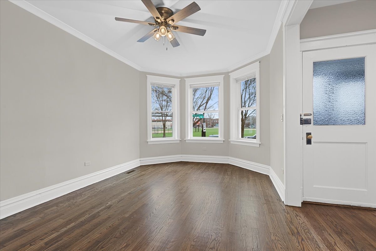 2225 W Montrose Avenue 1F