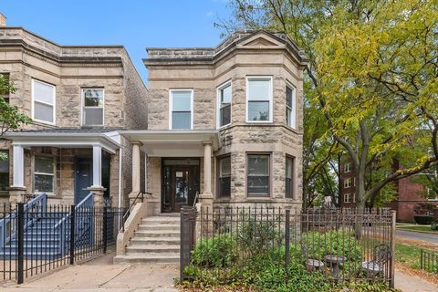 2225 W Montrose Avenue 1F Chicago IL 60618