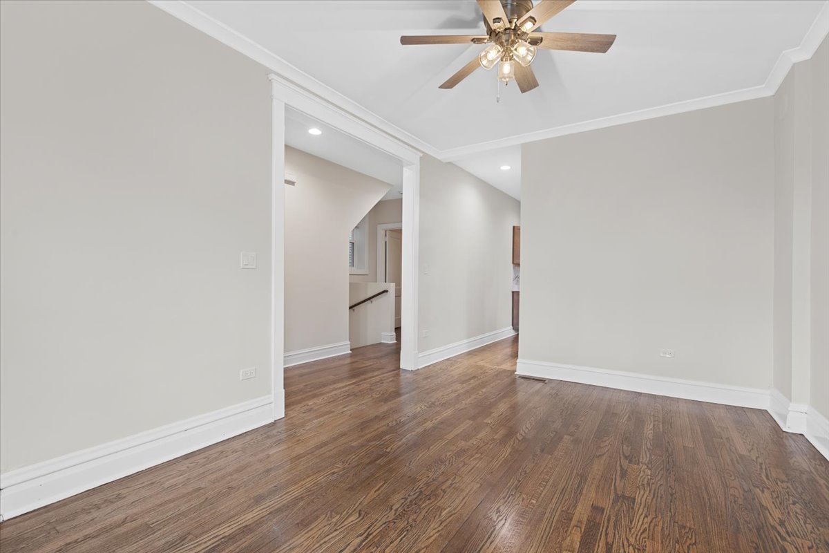 2225 W Montrose Avenue 1F