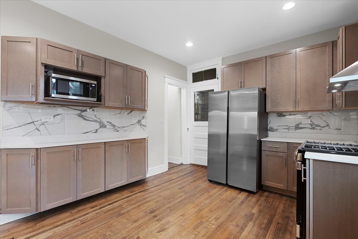 2225 W Montrose Avenue 1F