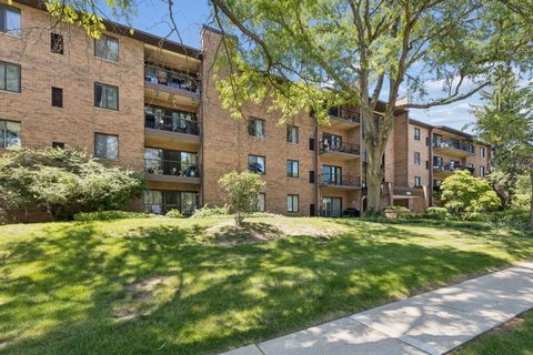 Tiny photo for 7510 Farmingdale Drive #304, Darien, IL 60561 (MLS # 12657303)