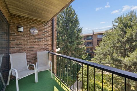 Tiny photo for 7510 Farmingdale Drive #304, Darien, IL 60561 (MLS # 12657303)