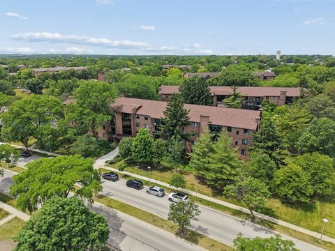 Tiny photo for 7510 Farmingdale Drive #304, Darien, IL 60561 (MLS # 12657303)