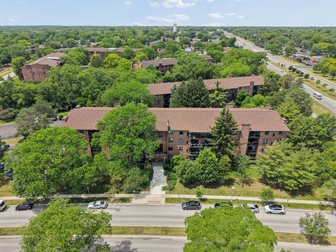 Tiny photo for 7510 Farmingdale Drive #304, Darien, IL 60561 (MLS # 12657303)