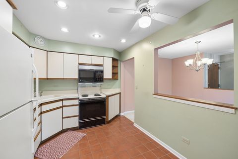 Tiny photo for 7510 Farmingdale Drive #304, Darien, IL 60561 (MLS # 12657303)