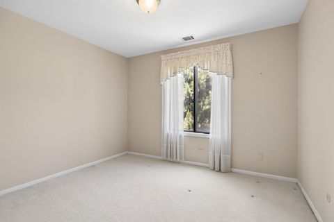 Tiny photo for 7510 Farmingdale Drive #304, Darien, IL 60561 (MLS # 12657303)