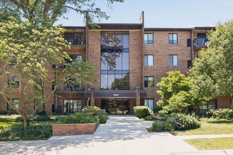 Photo of 7510 Farmingdale Drive #304, Darien, IL 60561 (MLS # 12657303)