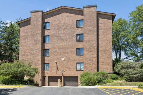 Tiny photo for 7510 Farmingdale Drive #304, Darien, IL 60561 (MLS # 12657303)