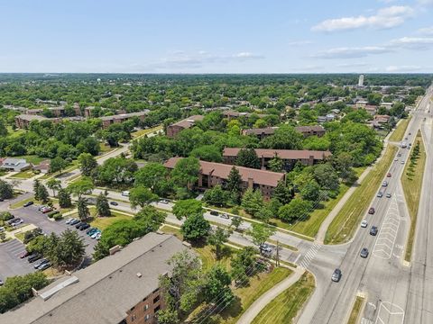 Tiny photo for 7510 Farmingdale Drive #304, Darien, IL 60561 (MLS # 12657303)