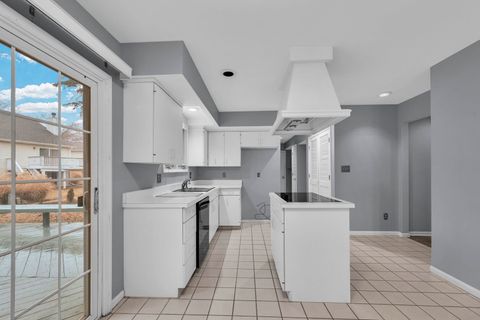 Tiny photo for 8 Heaton Court, Sugar Grove, IL 60554 (MLS # 12598226)