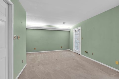 Tiny photo for 8 Heaton Court, Sugar Grove, IL 60554 (MLS # 12598226)