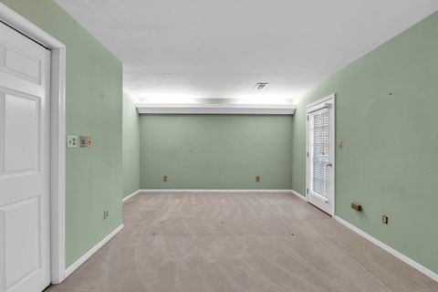 Tiny photo for 8 Heaton Court, Sugar Grove, IL 60554 (MLS # 12598226)