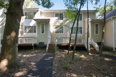 Photo of 280 W Treehouse Lane, Round Lake, IL 60073 (MLS # 12773838)