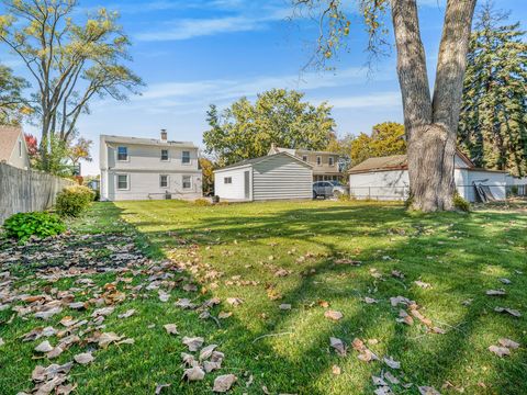 Tiny photo for 3111 Stillwell Drive, Des Plaines, IL 60018 (MLS # 12530067)