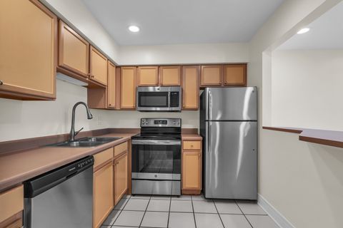 Tiny photo for 229 W Court Of Shorewood #3B, Vernon Hills, IL 60061 (MLS # 12489944)