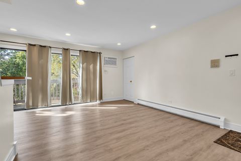 Tiny photo for 229 W Court Of Shorewood #3B, Vernon Hills, IL 60061 (MLS # 12489944)