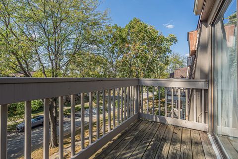 Tiny photo for 229 W Court Of Shorewood #3B, Vernon Hills, IL 60061 (MLS # 12489944)
