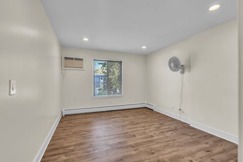 Tiny photo for 229 W Court Of Shorewood #3B, Vernon Hills, IL 60061 (MLS # 12489944)