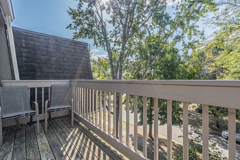 Tiny photo for 229 W Court Of Shorewood #3B, Vernon Hills, IL 60061 (MLS # 12489944)