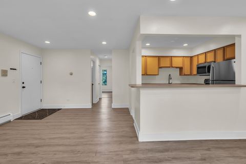Tiny photo for 229 W Court Of Shorewood #3B, Vernon Hills, IL 60061 (MLS # 12489944)