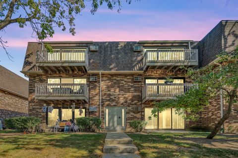 Tiny photo for 229 W Court Of Shorewood #3B, Vernon Hills, IL 60061 (MLS # 12489944)