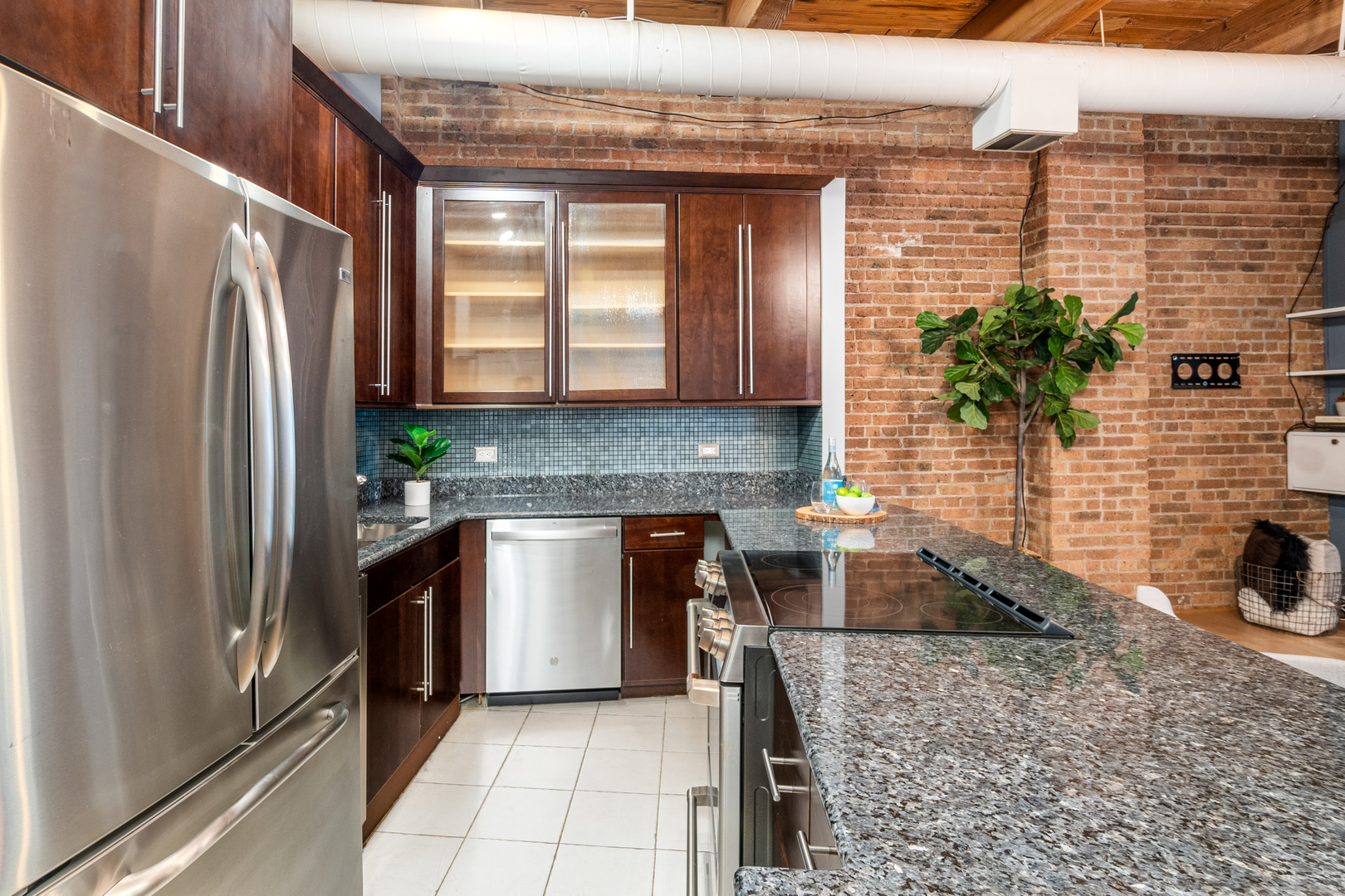 331 S Peoria Street 401
