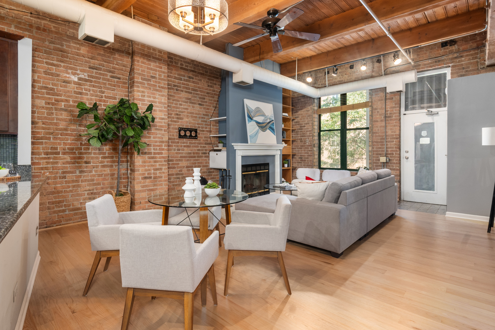 331 S Peoria Street 401