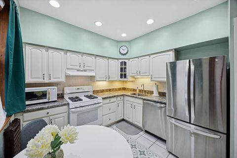 Tiny photo for 38 Washington Boulevard #1, Oak Park, IL 60302 (MLS # 12563271)