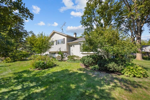 Tiny photo for 90 Park Lane, Lake Bluff, IL 60044 (MLS # 12776767)