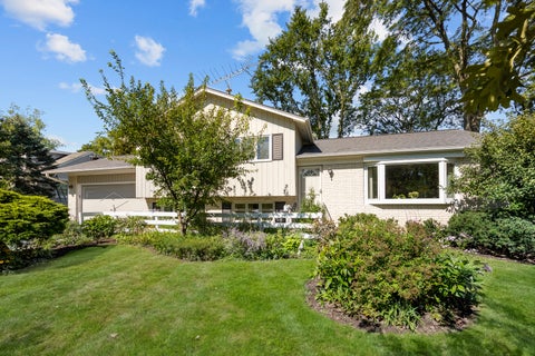 Photo of 90 Park Lane, Lake Bluff, IL 60044 (MLS # 12776767)