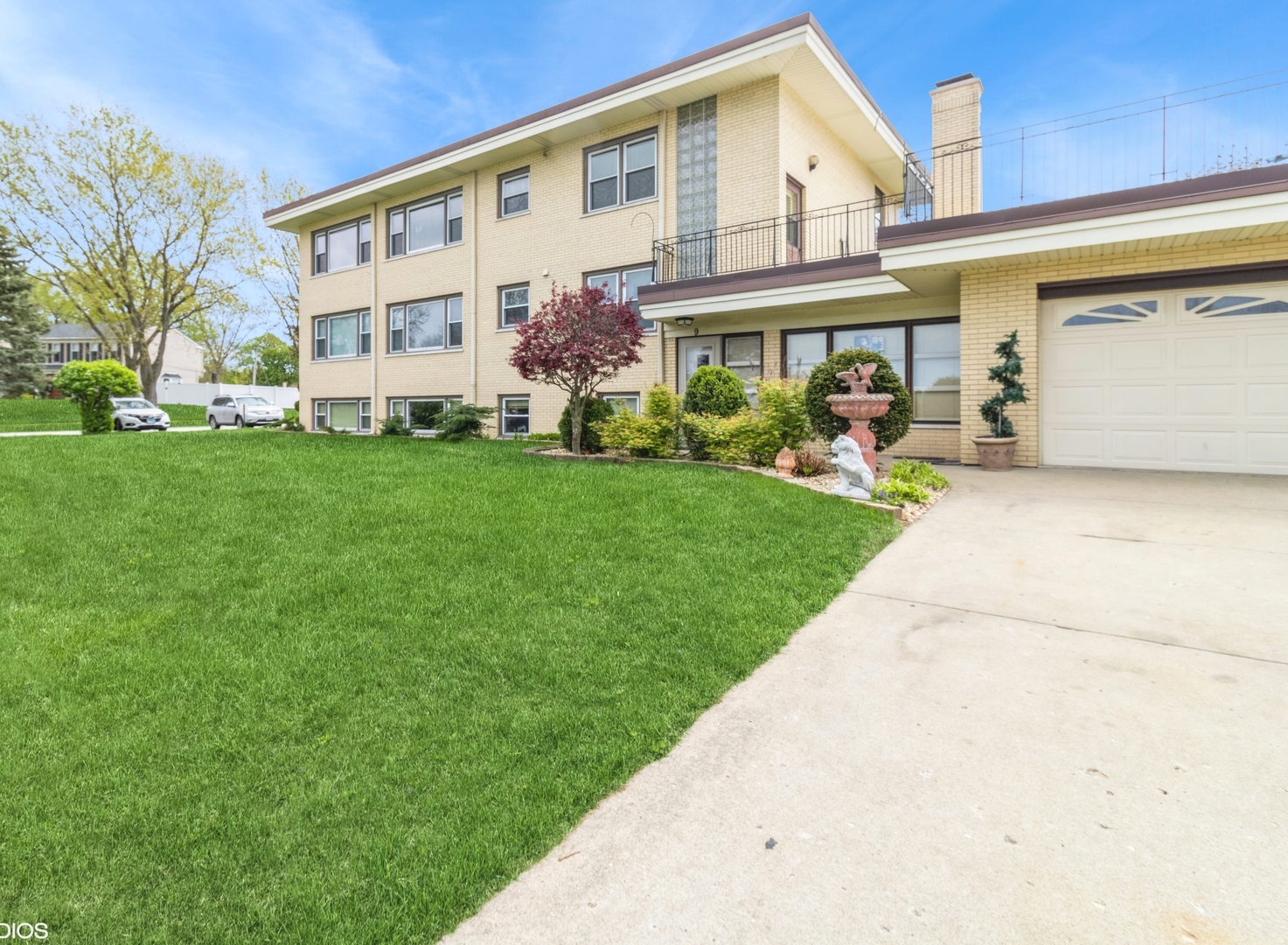 9 E Granville Avenue