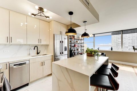 Tiny photo for 6301 N sheridan Road #8V, Chicago, IL 60660 (MLS # 12605789)