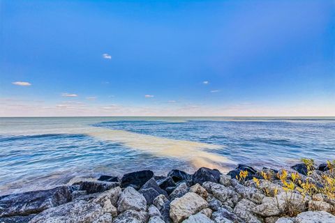 Tiny photo for 6301 N sheridan Road #8V, Chicago, IL 60660 (MLS # 12605789)