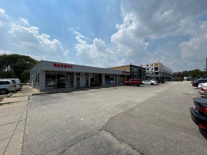 Photo 1 of 6 — 714 W Irving Park Road 718, Bensenville, IL 60106