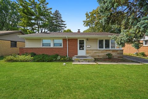 Photo of 706 N Main Street, Mount Prospect, IL 60056 (MLS # 12523081)