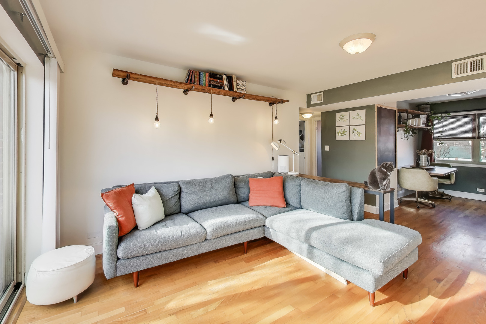 7531 N Damen Avenue 2