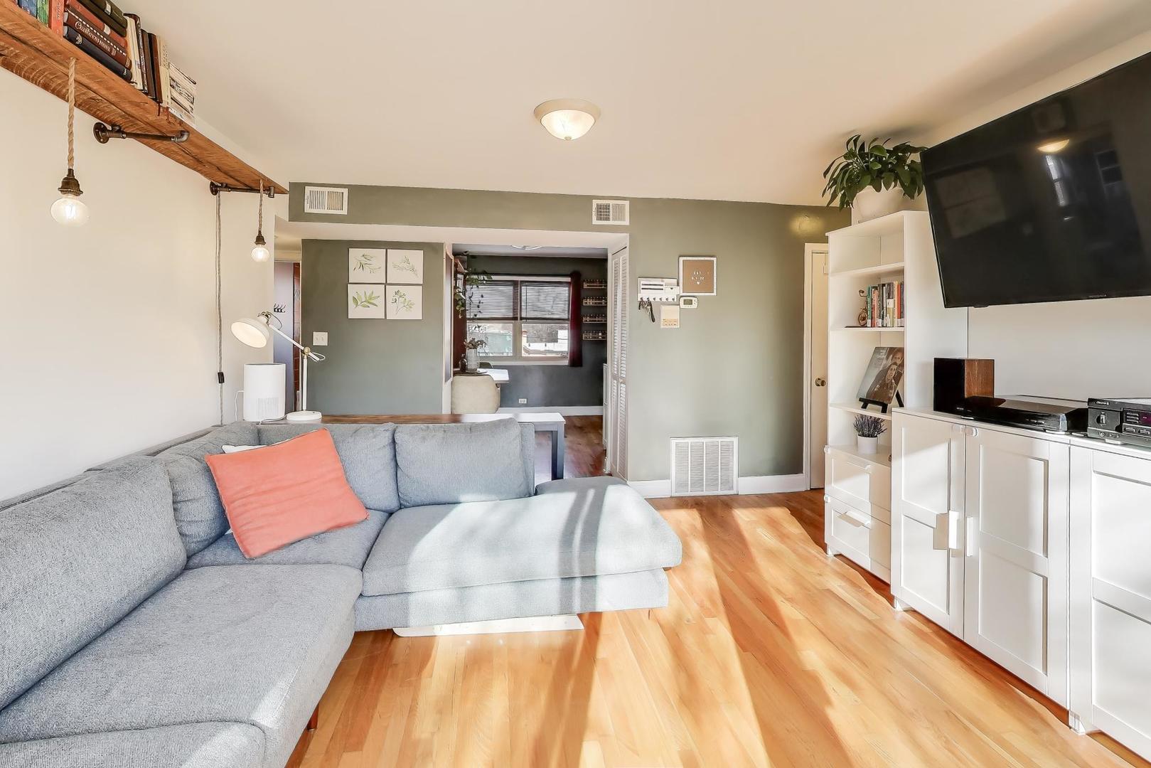 7531 N Damen Avenue 2