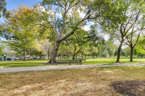 Tiny photo for 5100 S Hyde Park Boulevard #1B, Chicago, IL 60615 (MLS # 12474403)