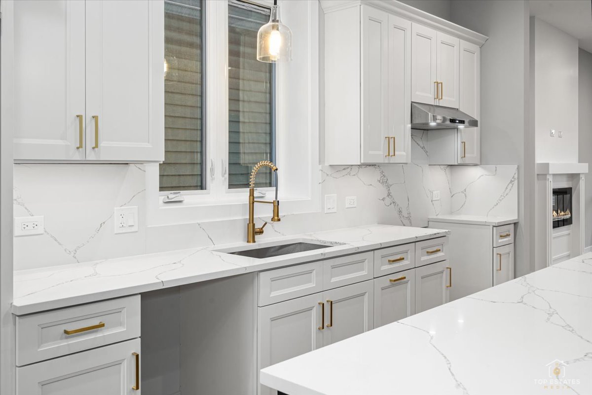 3409 S Lituanica Avenue