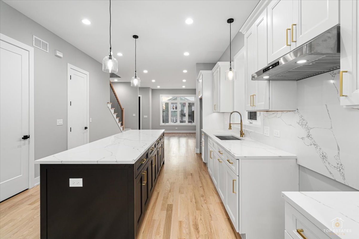 3409 S Lituanica Avenue