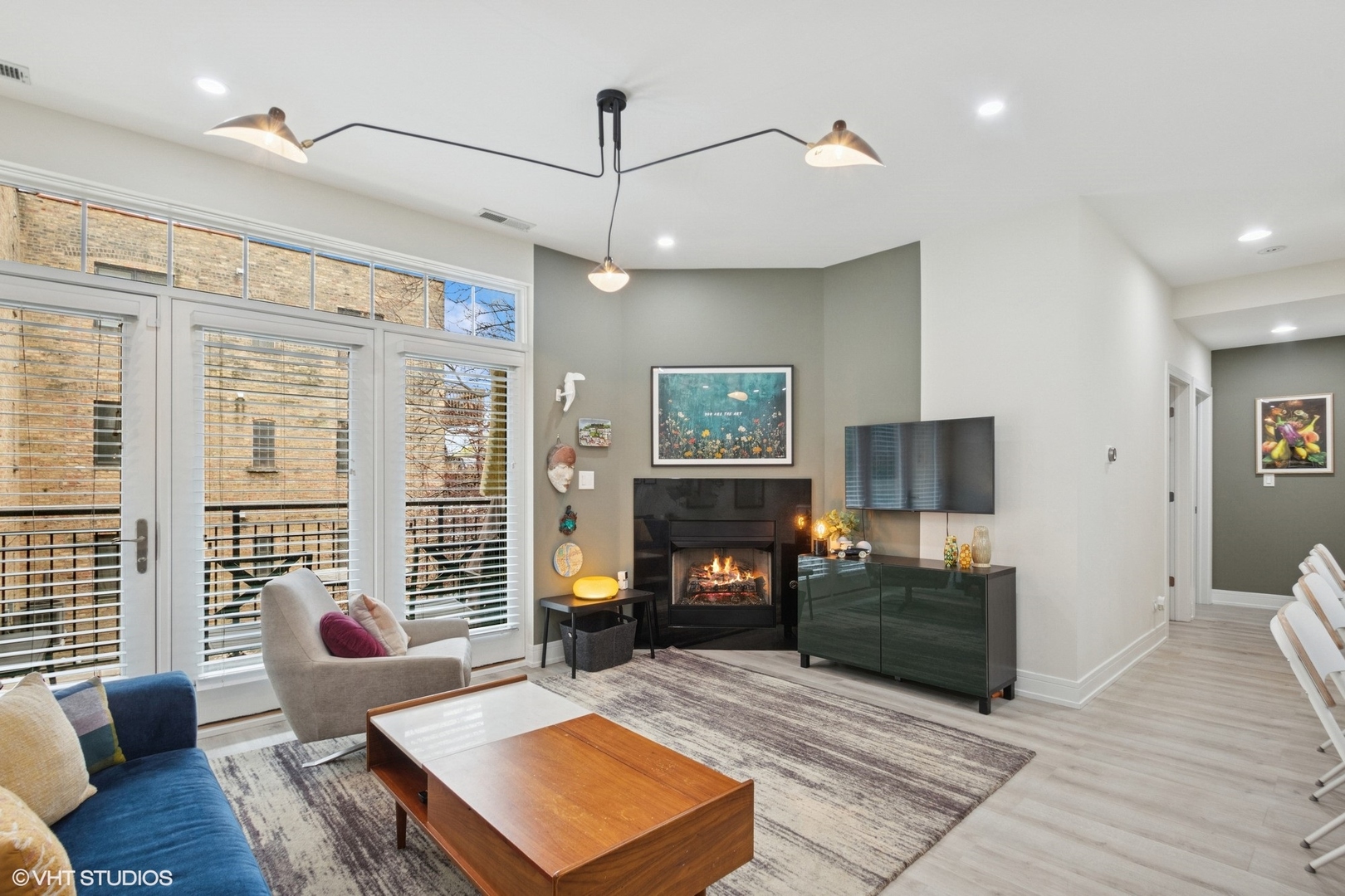 4150 N Kenmore Avenue 206